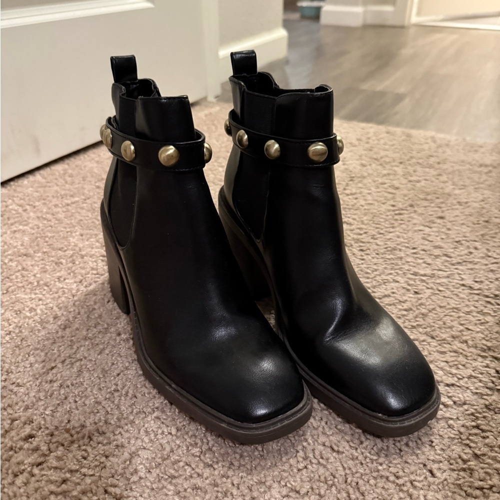 Black Chelsea boots